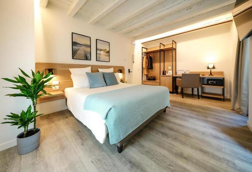 اتاق لوکس, Bergamo Inn 15