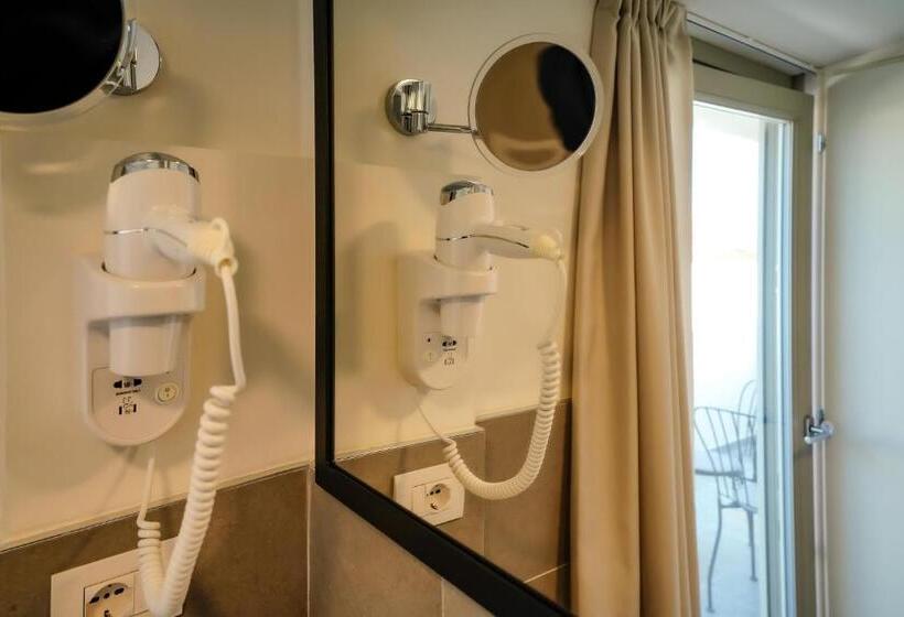 اتاق لوکس با چشم‌انداز شهر, Bergamo Inn 15