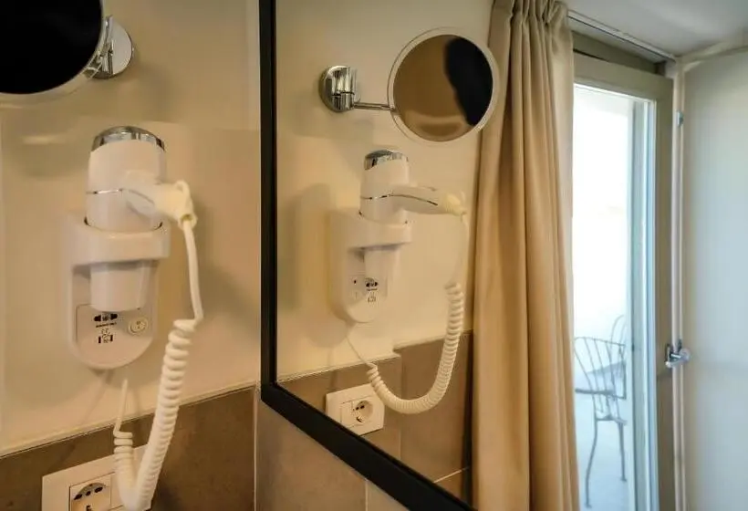 اتاق لوکس با چشم‌انداز شهر, Bergamo Inn 15