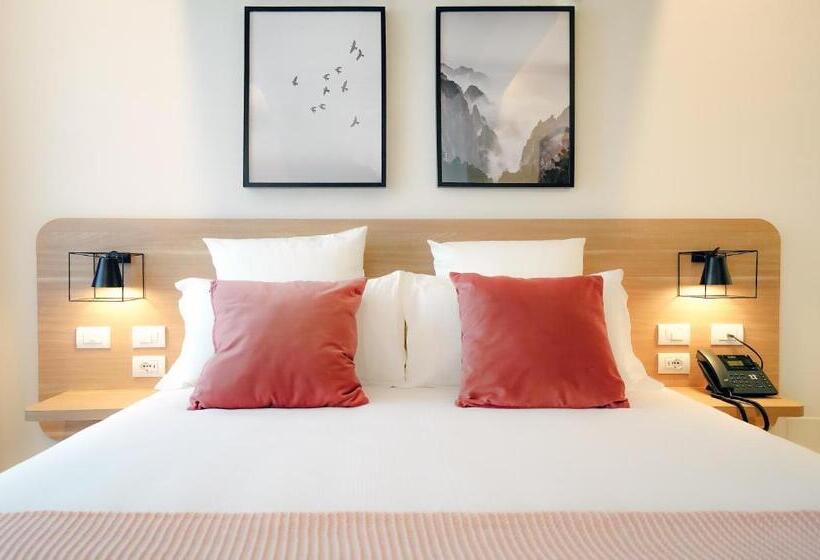 آپارتمان یک خوابه با دری مشترک که هال را جدا می کند., Bergamo Inn 15