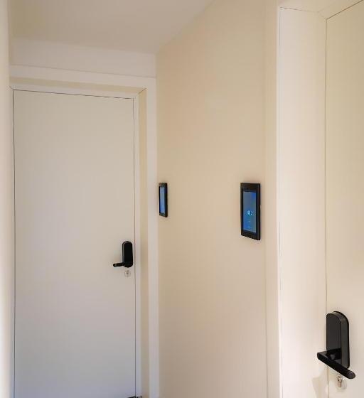 آپارتمان یک خوابه با دری مشترک که هال را جدا می کند., Bergamo Inn 15