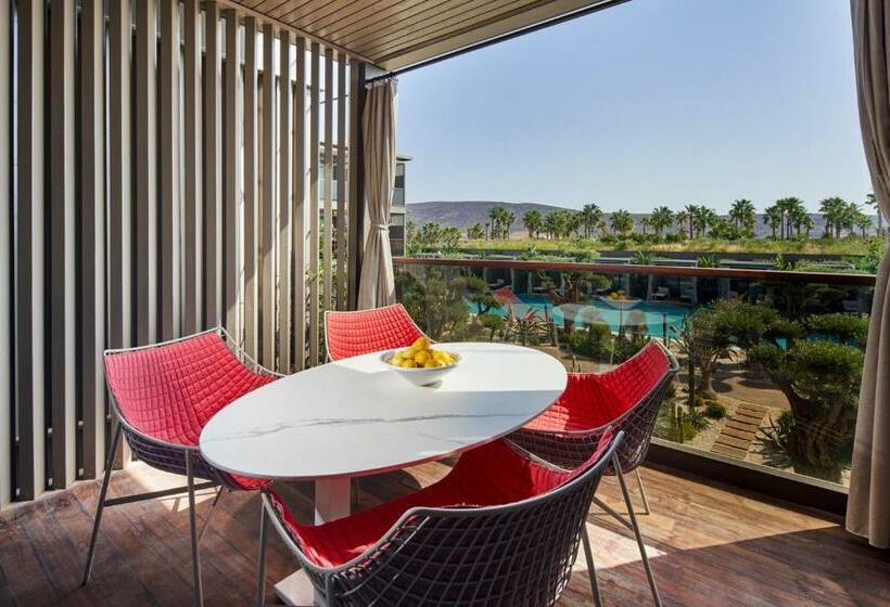 سوییت با چشمانداز استخر, Biblos Resort Alaçatı