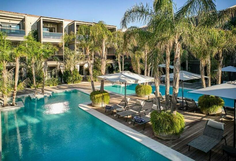 سوییت با چشمانداز استخر, Biblos Resort Alaçatı