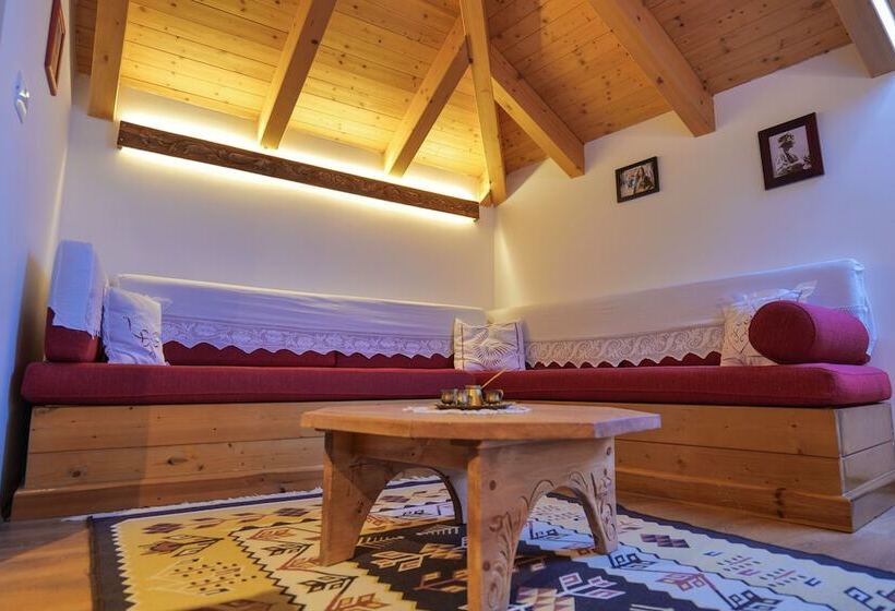 디럭스 패밀리 룸, Bineri