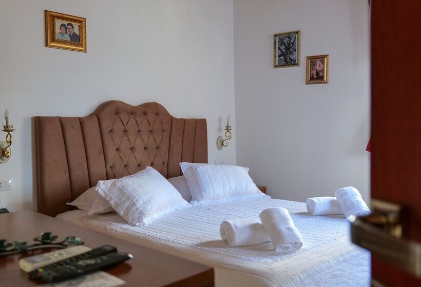 디럭스 패밀리 룸, Bineri