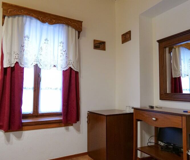 이코노미 룸, Bineri