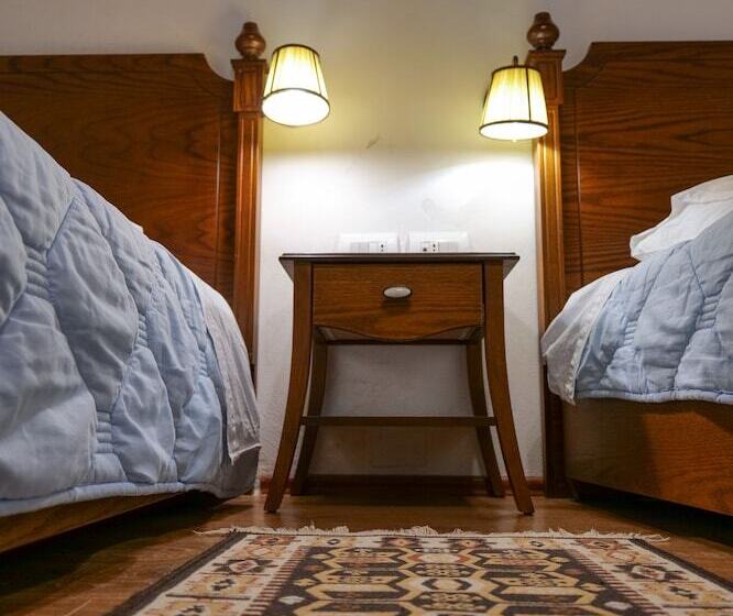 이코노미 룸, Bineri