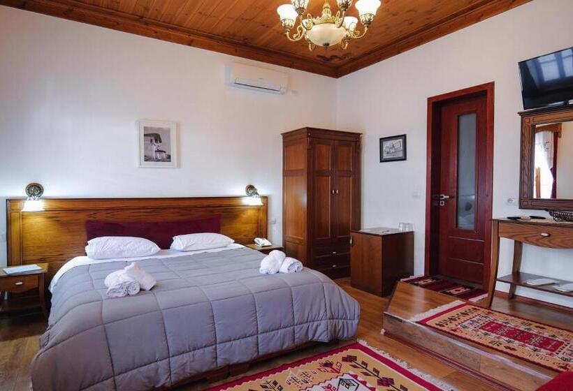 디럭스 패밀리 룸, Bineri