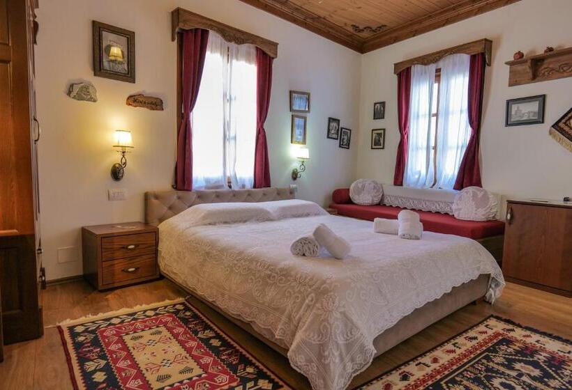 디럭스 패밀리 룸, Bineri