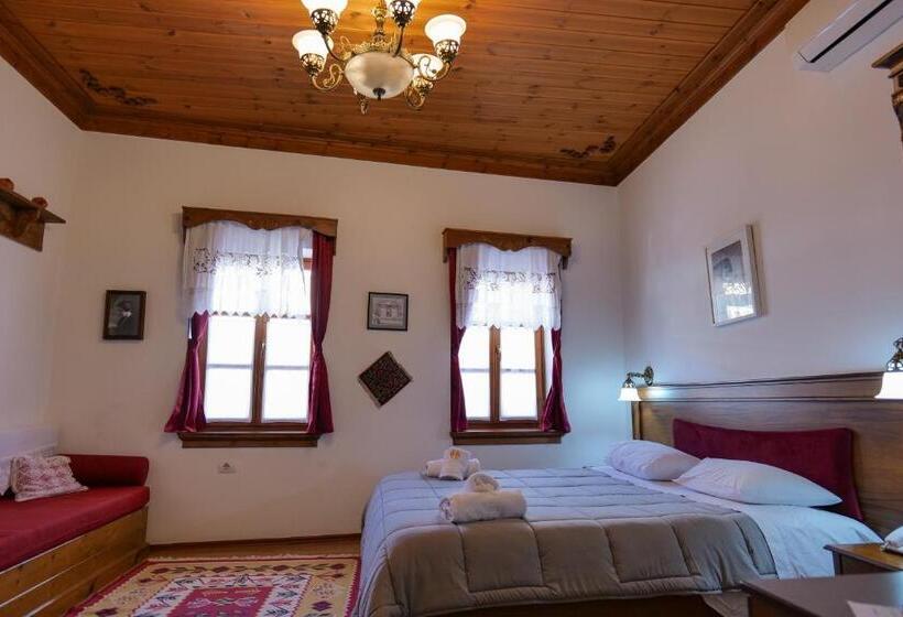 디럭스 패밀리 룸, Bineri