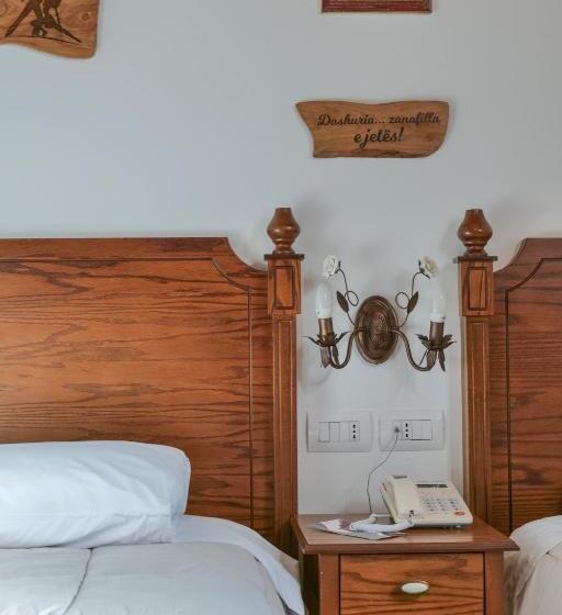 이코노미 룸, Bineri