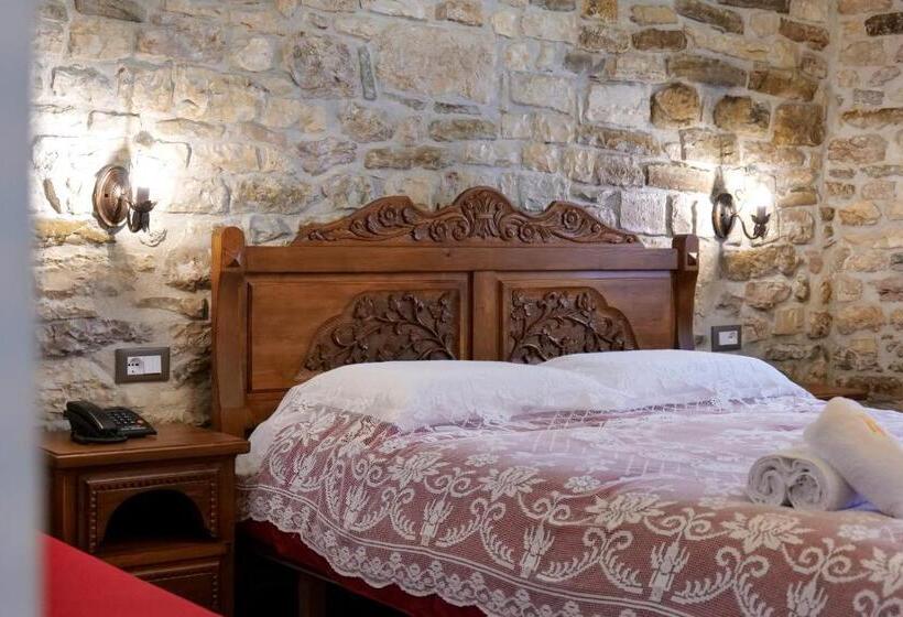 주니어 스위트, Bineri