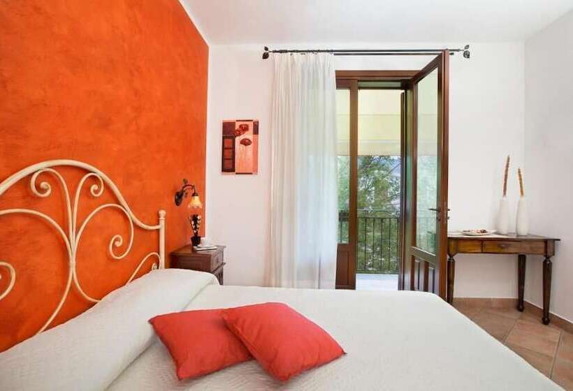 חדר קומפורט, Cala Di Ponente