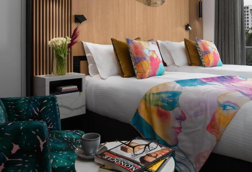 Семейный Номер, Crystalbrook Bailey