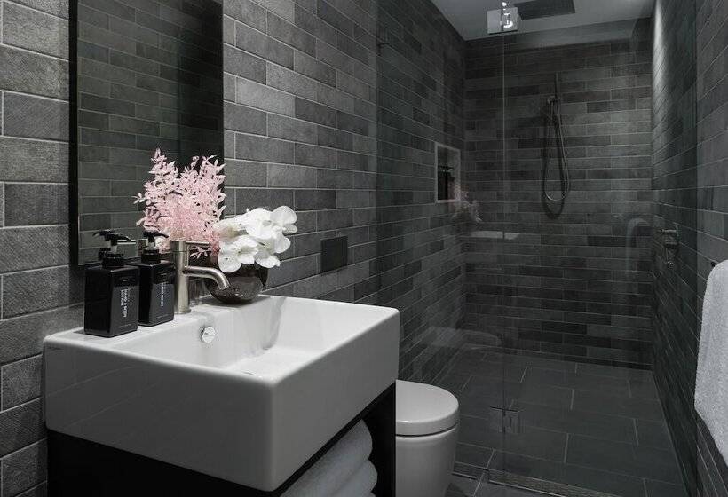 Семейный Номер, Crystalbrook Bailey