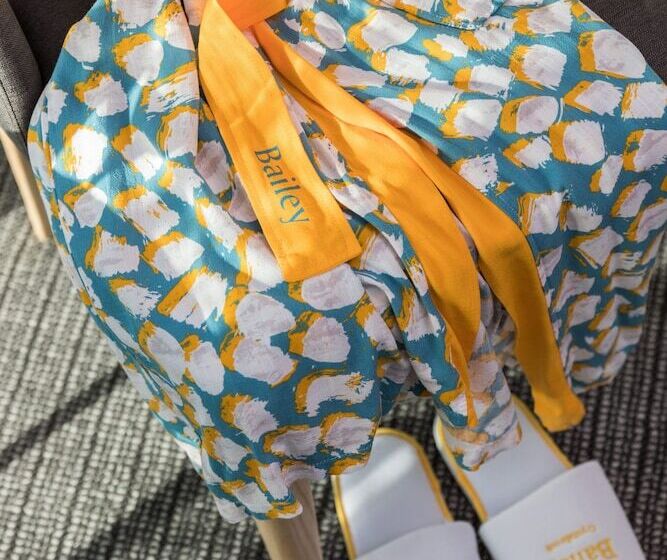 Семейный Номер, Crystalbrook Bailey