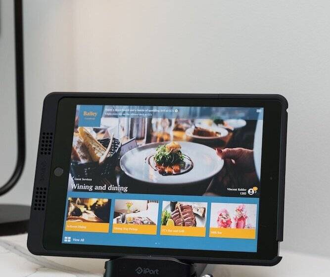 Семейный Номер, Crystalbrook Bailey