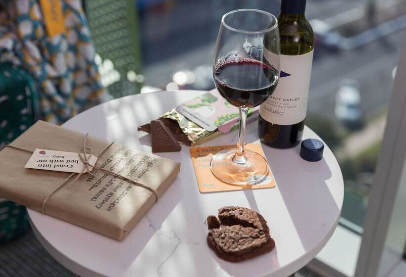 Семейный Номер, Crystalbrook Bailey