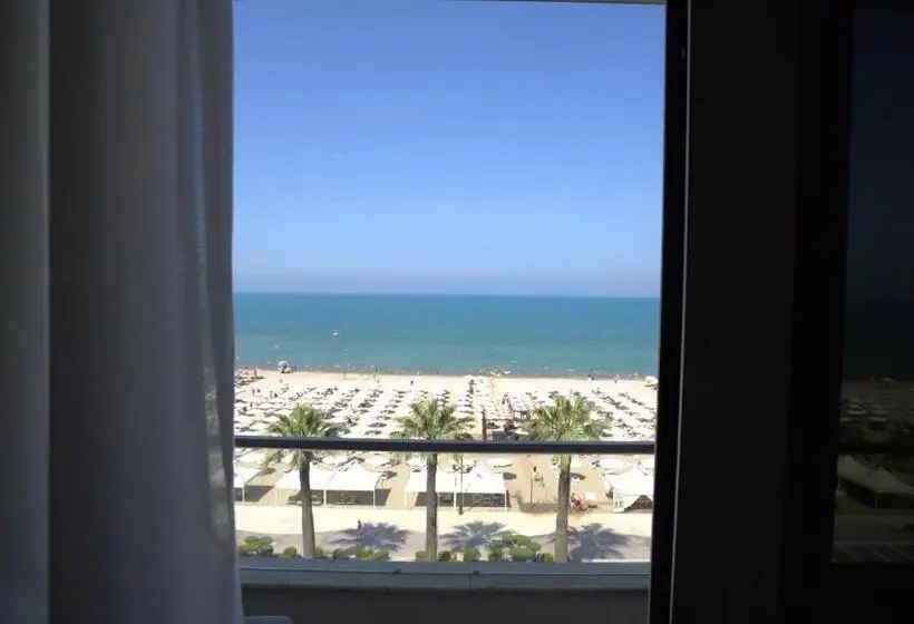 اتاق سه نفره سوپریور با چشم‌انداز دریا, Premium Beach