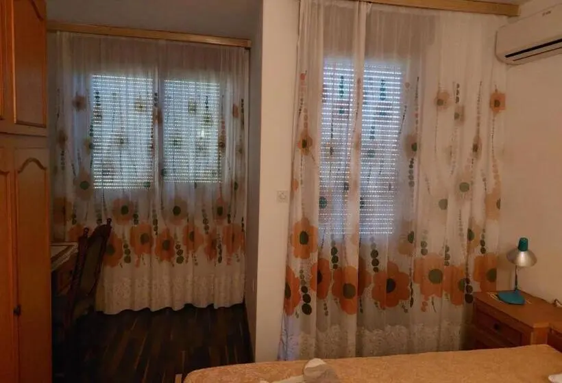 اتاق استاندارد با سرویس بهداشتی مشترک, Rooms Ana