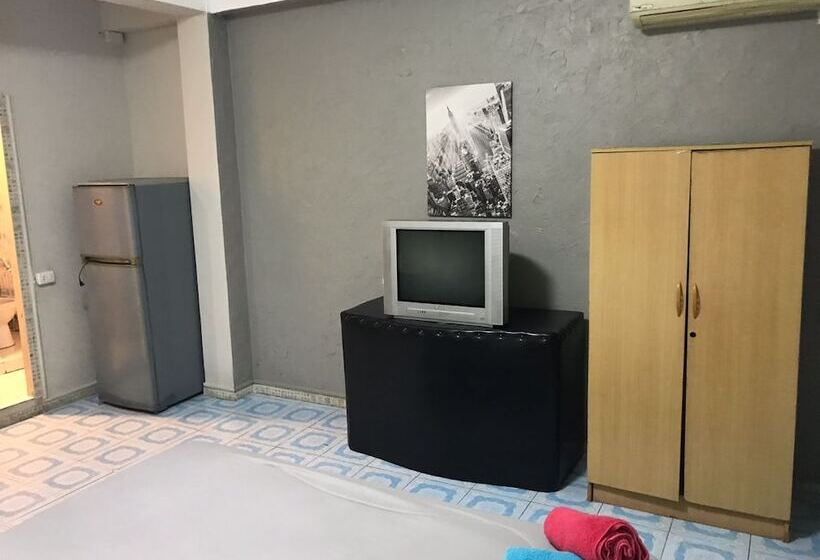 带阳台及侧面海景的标准房间, Seaview