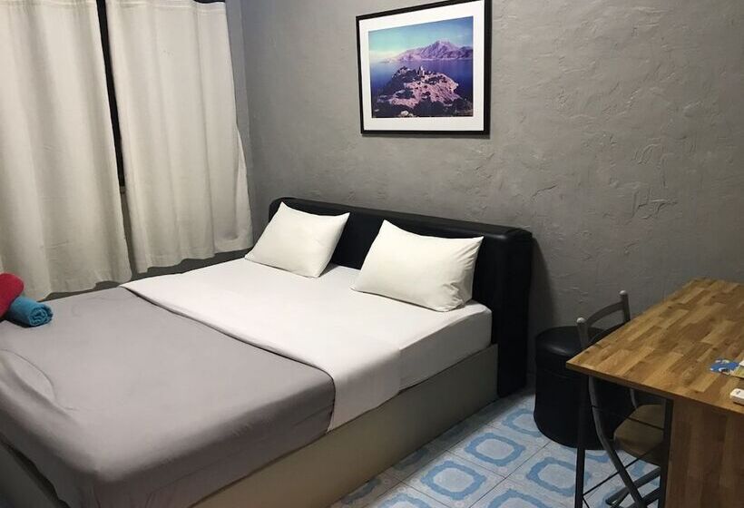 带阳台及侧面海景的标准房间, Seaview