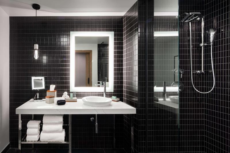 キングサイズベッドのスタンダードルーム, The Sound Hotel Seattle Belltown, Tapestry Collection By Hilton