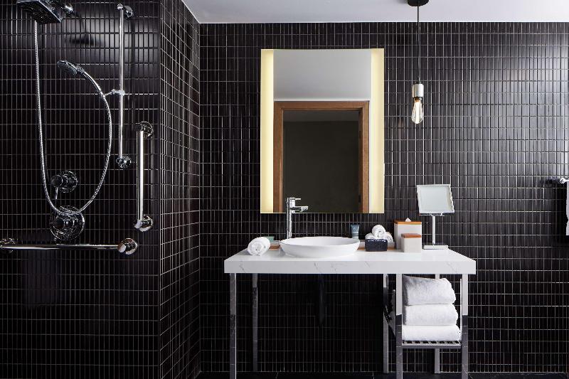 キングサイズベッドのスタンダードルーム, The Sound Hotel Seattle Belltown, Tapestry Collection By Hilton