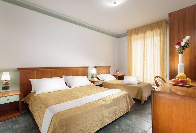 חדר סטנדרט לשלושה, Zeus