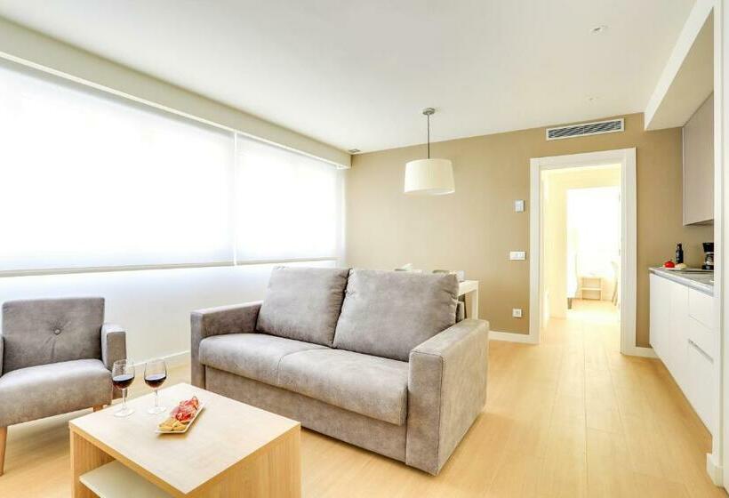 شقة غرفة واحدة, Sercotel Logroño Suites