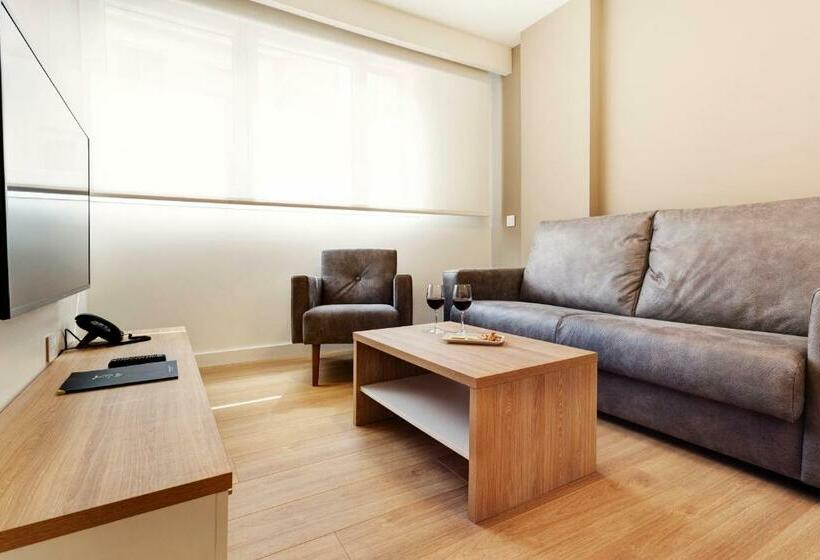 شقة غرفة واحدة, Sercotel Logroño Suites