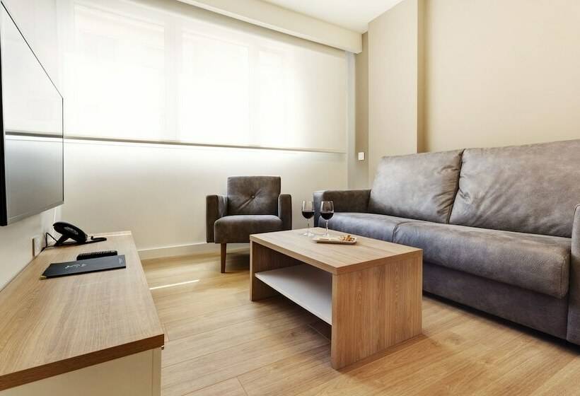 شقة غرفة واحدة, Sercotel Logroño Suites