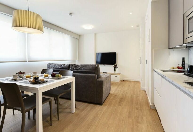 شقة غرفة واحدة, Sercotel Logroño Suites