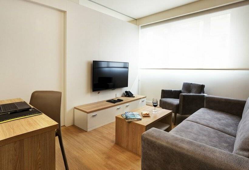 شقة غرفة واحدة, Sercotel Logroño Suites