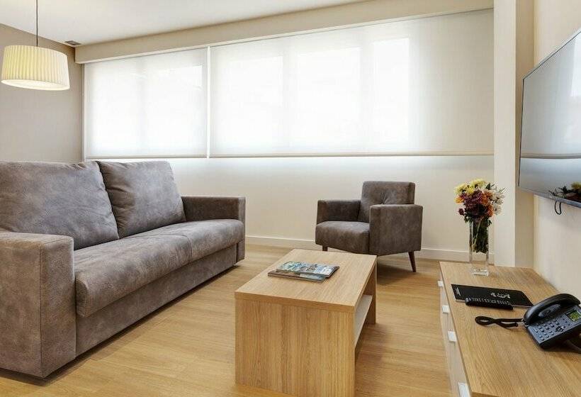 شقة غرفة واحدة, Sercotel Logroño Suites