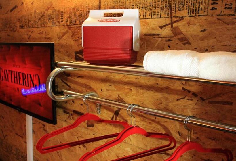 Bed in een Gedeelde Kamer, Crates At The Gaythering   Men Only   Hostel