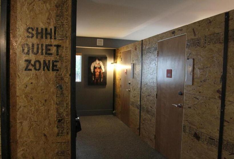 Cama em Quarto Compartilhado, Crates At The Gaythering   Men Only   Hostel