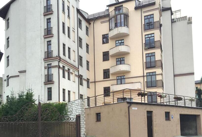 اتاق استاندارد با سرویس بهداشتی مشترک, Eney Budget Three Room Apartment