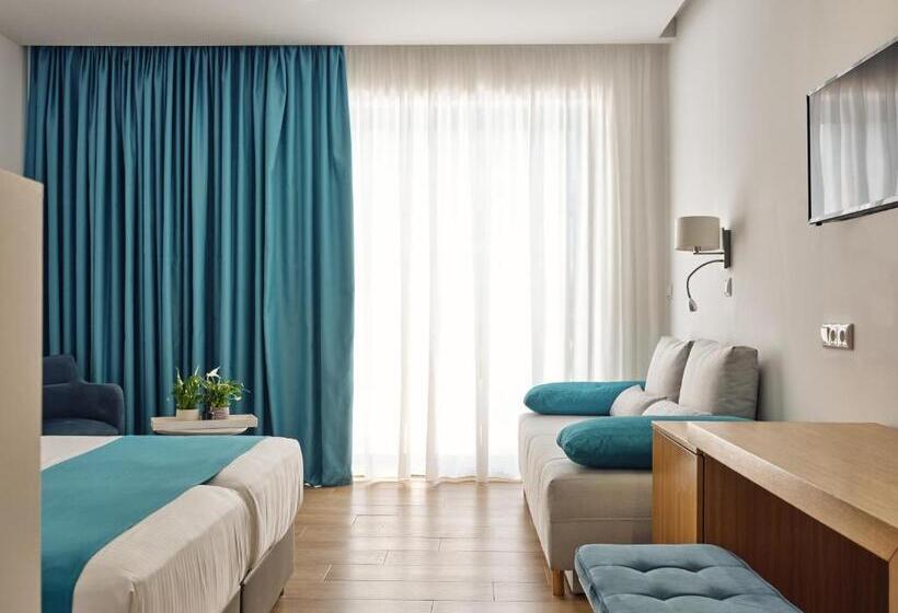 سوییت جونیور با چشم‌انداز دریا, Cavo Orient Beach Hotel & Suites