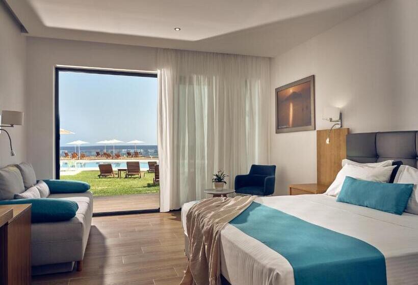 سوییت جونیور با چشم‌انداز دریا, Cavo Orient Beach Hotel & Suites