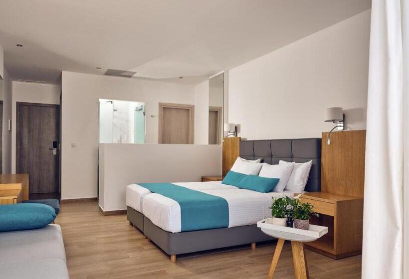 سوییت جونیور, Cavo Orient Beach Hotel & Suites