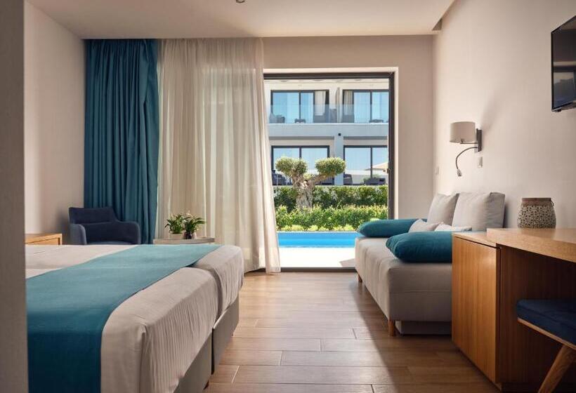 سوییت جونیور, Cavo Orient Beach Hotel & Suites