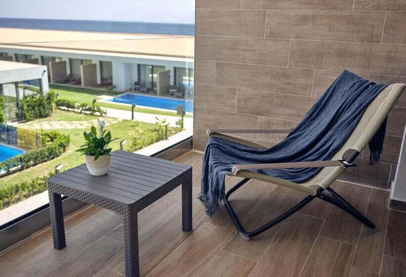 سوییت با چشم‌انداز دریا, Cavo Orient Beach Hotel & Suites