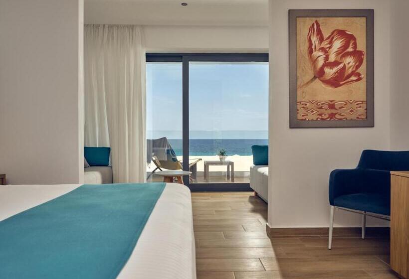سوییت با چشم‌انداز دریا, Cavo Orient Beach Hotel & Suites