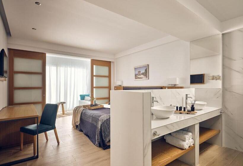 سوییت لوکس, Cavo Orient Beach Hotel & Suites