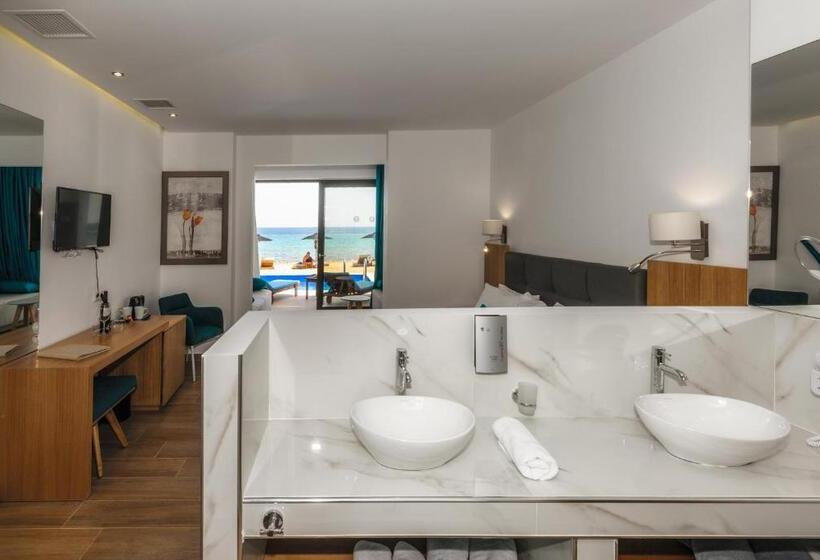 Люкс с Бассейном, Cavo Orient Beach Hotel & Suites