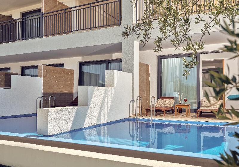 سوییت لوکس, Cavo Orient Beach Hotel & Suites