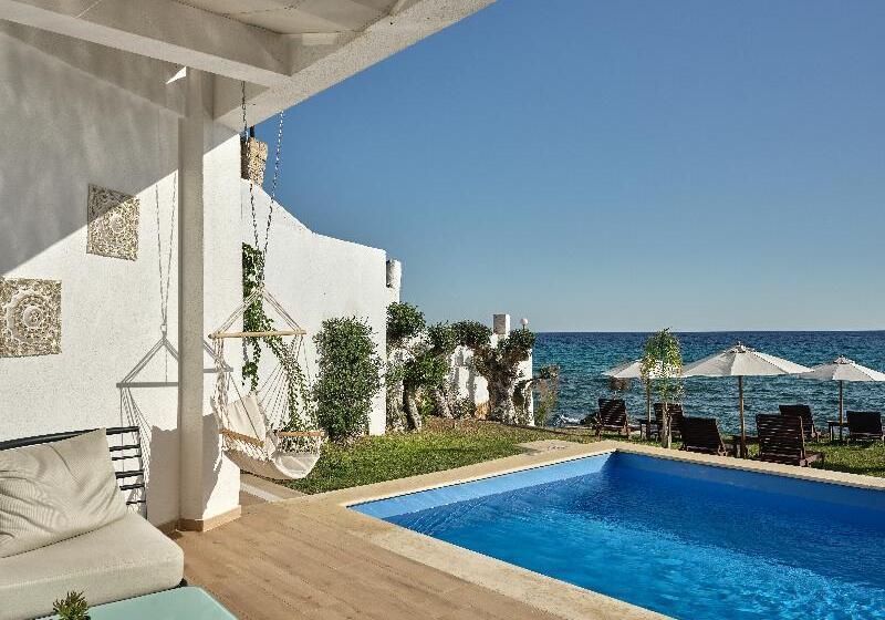 سوییت لوکس, Cavo Orient Beach Hotel & Suites
