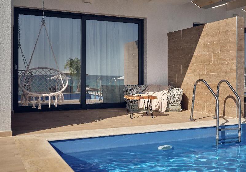 سوییت لوکس, Cavo Orient Beach Hotel & Suites