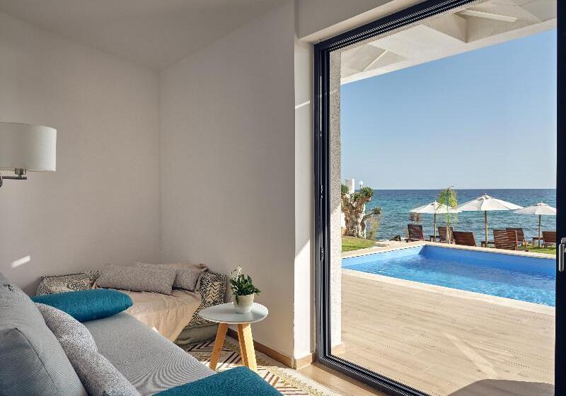 سوییت لوکس, Cavo Orient Beach Hotel & Suites